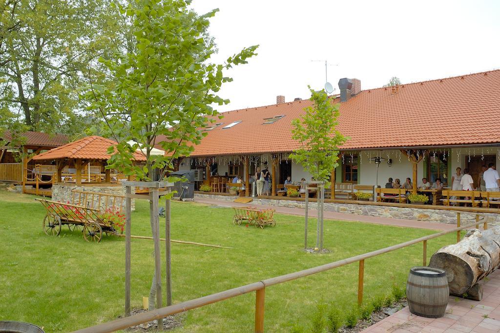 Hotel Na Statku Mirosov Mirosov  エクステリア 写真